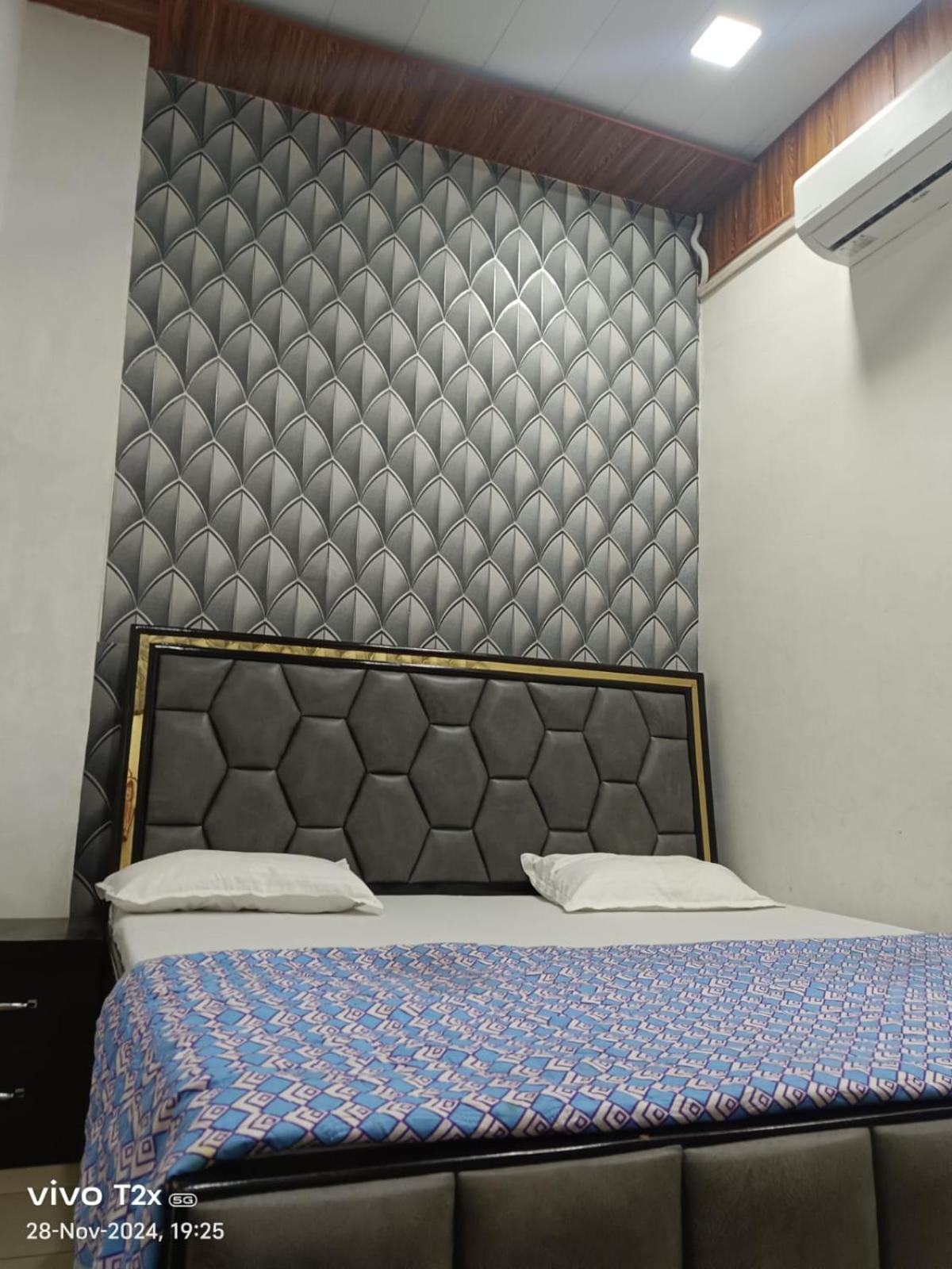 Hotel Hari Krishnam Residency Mathura Zewnętrze zdjęcie